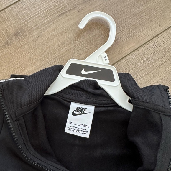 Nike Logo Matching Tracksuit Set in Black Size 18 Months NWT - Picture 3 of 5